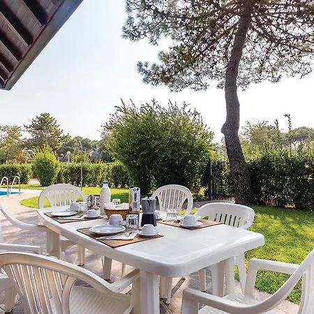 Holiday home Holiday Albarella Ro 11