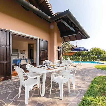Holiday Albarella Ro 11 Holiday home *